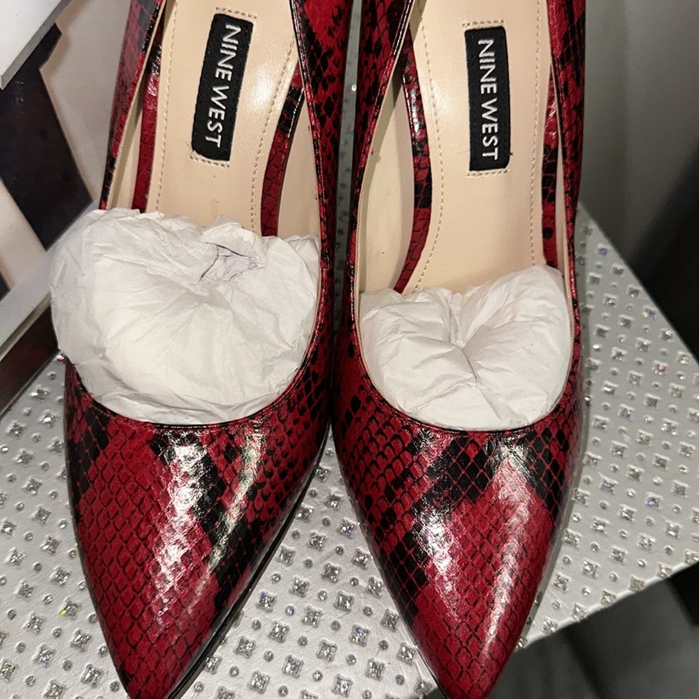 Nine West Red Faux Snake Skin Pump, NWOB - Picture 4 of 4